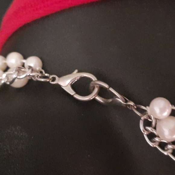 White Faux Pearl & Chain 3 Strand Necklace..Look - Picture 4 of 4